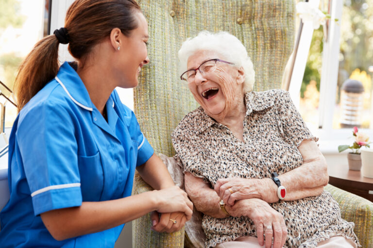 Embracing Comfort and Community: Exploring the Benefits of Senior Living Facilities